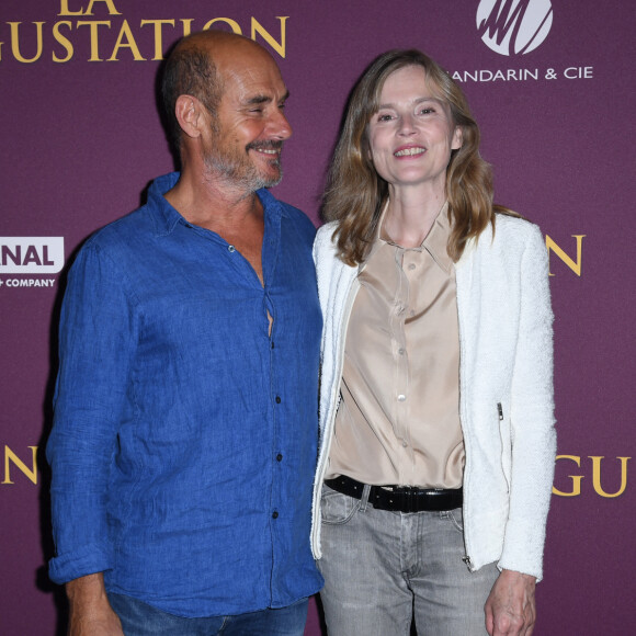 A savoir Bernard Campan.
Bernard Campan et Isabelle Carré - Première du film "La Dégustation" au Cinéma UGC Ciné Cité Bercy à Paris, France, le 29 Août 2022. © Giancarlo Gorassini/Bestimage