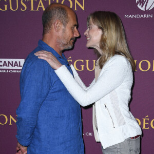 Une histoire d'amour aurait-elle été possible entre eux ?
Bernard Campan et Isabelle Carré - Première du film "La Dégustation" au Cinéma UGC Ciné Cité Bercy à Paris, France, le 29 Août 2022. © Giancarlo Gorassini/Bestimage