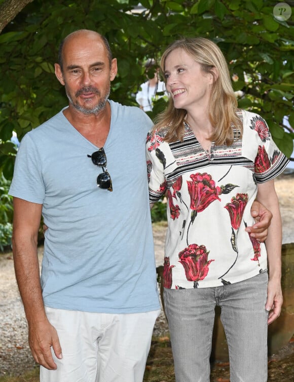 Bernard Campan et Isabelle Carré au photocall du film "La Degustation" lors du 15ème festival du film francophone de Angoulême, France, le 26 août 2022. © Coadic Guirec/Bestimage 