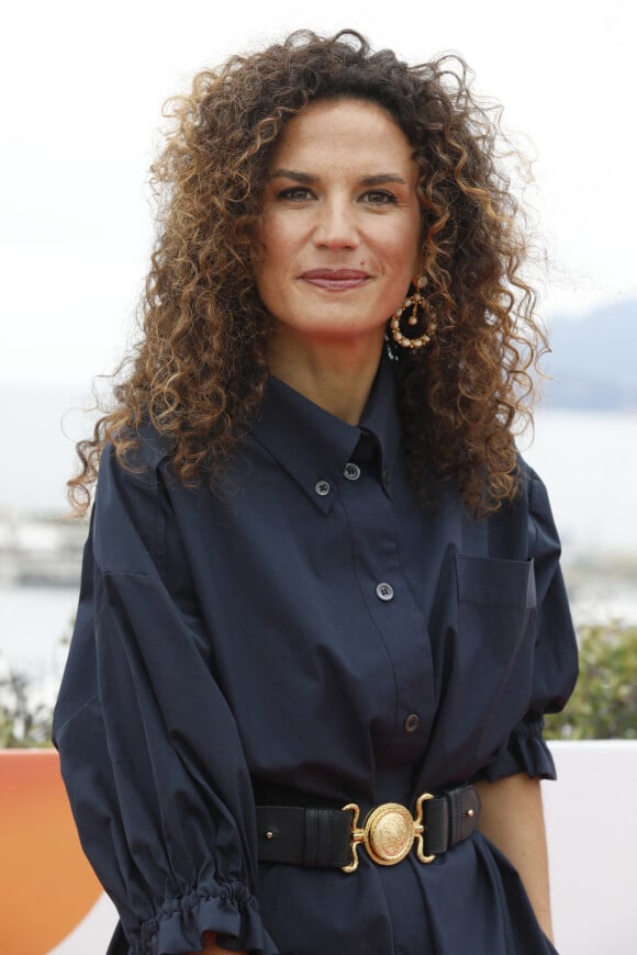 Barbara Cabrita lors d'un photocall lors de la 5ème édition du Festival International Canneseries à Cannes. Le 6 avril 2022 © Denis Guignebourg / Bestimage  