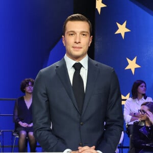 Jordan Bardella (RN) - Elections européennes 2024 : débat entre les têtes de liste sur BFM Tv le 27 mai 2024. © Coadic Guirec / Bestimage