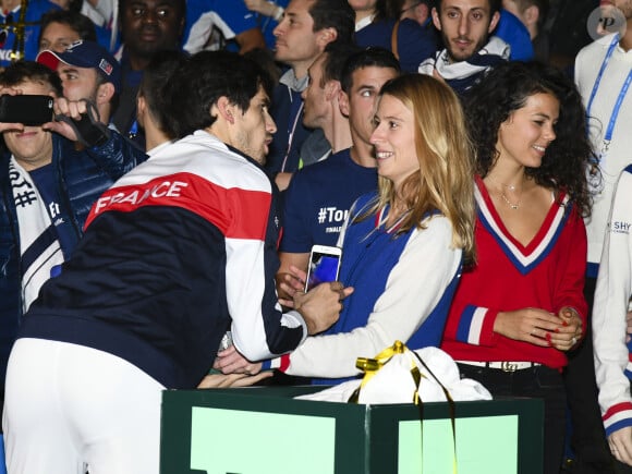 Un mariage qui a eu lieu au domaine de Canaille, situé dans la ville de Cassis, dans les Bouches-du-Rhône

Pierre-Hugues Herbert et Julia Lang , Noura El Shwekh (compagne de Jo-Wilfried Tsonga) - L'équipe de France de tennis célèbre sa victoire contre l'équipe de tennis Belgique lors de Finale de la coupe Davis au Stade Pierre Mauroy à Villeneuve d'Ascq, France, le 26 novembre 2017. La France remporte sa 10ème coupe Davis de son histoire. © Perusseau-Veeren/Bestimage