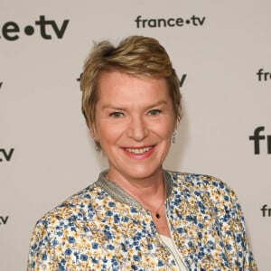 Elise Lucet au photocall pour la conférence de presse de rentrée de France TV à la Grande Halle de la Villette à Paris, France, le 6 juillet 2022. © Coadic Guirec/Bestimage