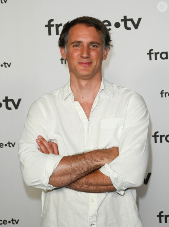 Raphaël de Casabianca au photocall pour la conférence de presse de rentrée de France TV à la Grande Halle de la Villette à Paris, France, le 6 juillet 2022. © Coadic Guirec/Bestimage 