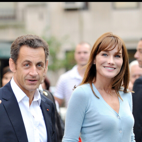 Aujourd'hui, Nicolas Sarkozy file le parfait amour avec Carla Bruni-Sarkozy
Nicolas Sarkozy et sa femme Carla Bruni en 2008