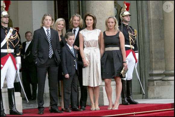 Cécilia à l'époque Sarkozy avec ses enfants et ceux de Nicolas Sarkozy lors de son investiture à l'Elysée en 2007