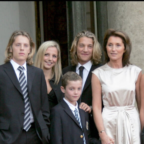 Cécilia à l'époque Sarkozy avec ses enfants et ceux de Nicolas Sarkozy lors de son investiture à l'Elysée en 2007