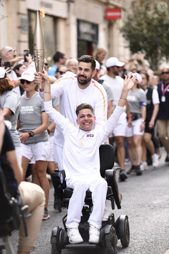 Artus, comédien et humoriste français, et Sofian Ribes, créateur de contenu, lors du torch kiss relai de la Flamme Olympique à Montpellier pour les Jeux Olympiques et Paralympiques de Paris 2024, le 13 mai 2024.  Celebrities take part in the Olympic Torch relay in Montpellier. May 13th, 2024. 