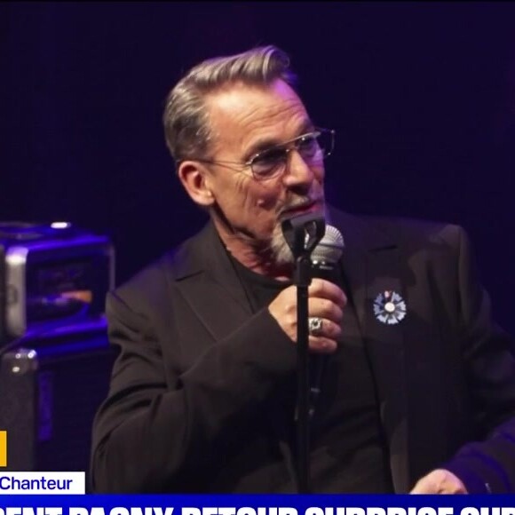 BFMTV dévoile des images de Florent Pagny sur la scène de la salle Pleyel à Paris lors d'un concert caritatif.