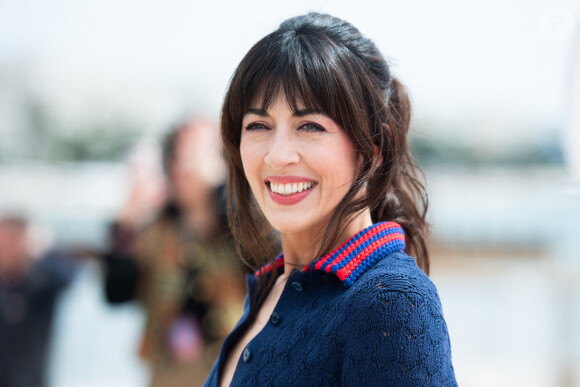 Nolwenn y incarne le rôle de Fanny, une biologiste qui revient à Brocéliande quinze ans après la disparition de sa meilleure amie Laura.
Nolwenn Leroy assiste au Photocall de "Brocéliande" dans le cadre du 7ème Festival International CannesSeries, le 7 avril 2024. Aurore Marechal/ABACAPRESS.COM