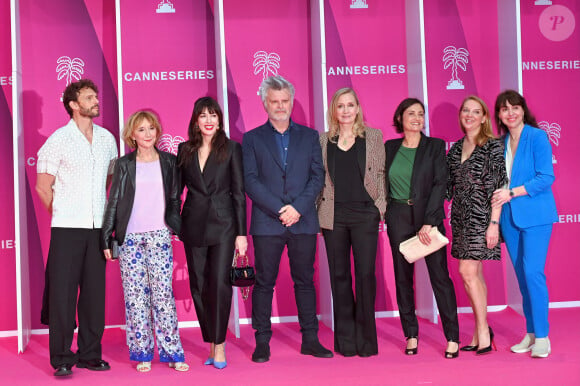 Dans ''Brocéliande'', la chanteuse et néo-comédienne donne la réplique à Marie-Anne Chazel, Arnaud Binard, Thomas Jouannet ou encore Catherine Marchal.
Arnaud Binard, Marie-Anne Chazel, Nolwenn Leroy et Catherine Marchal assistent au tapis rose lors de la deuxième journée du 7ème Festival International de Cannes le 6 avril 2024. Franck Castel/ABACAPRESS.COM