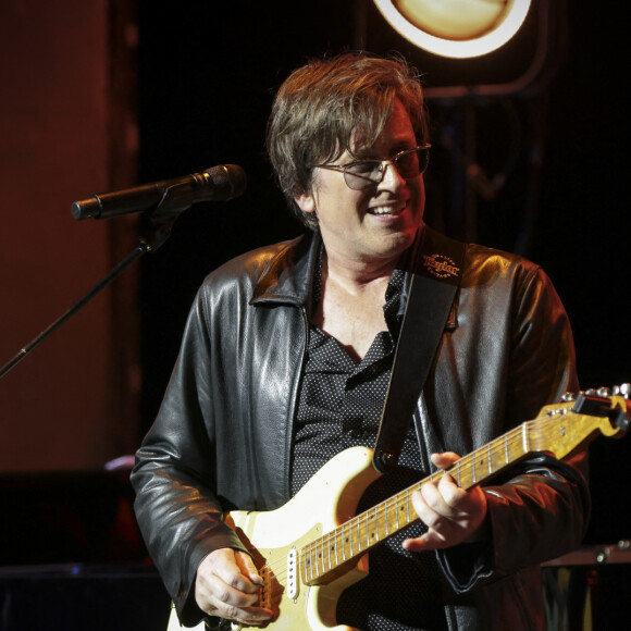 Thomas Dutronc lors de la 10ème nuit de la déprime aux Folies Bergère à Paris le 5 février 2024. © Jack Tribeca / Bestimage 