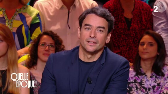 Julian Bugier présente les 13h de France 2 du lundi au vendredi depuis le départ de Marie-Sophie Lacarrau sur TF1.