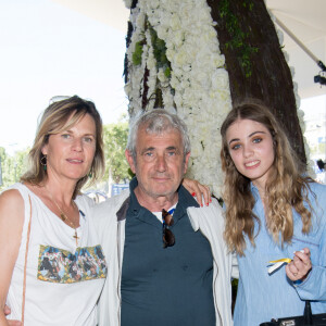 Exclusif - Virginie Coupérie Eiffel (Présidente de Paris Eiffel Jumping), Michel Boujenah, sa fille Louise dans l'espace VIP lors du Longines Paris Eiffel Jumping au Champ de Mars à Paris le 5 juillet 2019. © Luc Castel / Bestimage 