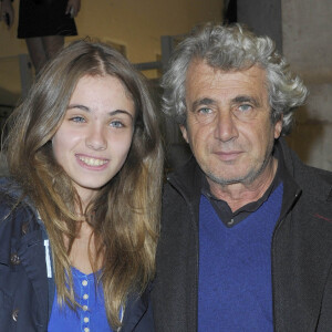 Louise Boujenah a d'ailleurs hérité des parfaits traits combinés de ses parents
Michel Boujenah et sa fille Louise - Soiree d'inauguration Fiac 2012 au Grand Palais a Paris le 17 Octobre 2012.