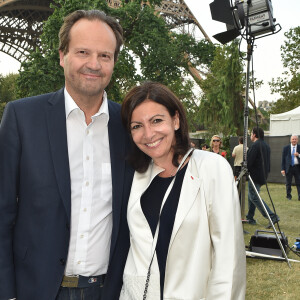 Maire de Paris depuis 2014, elle partage sa vie avec l'homme politique Jean-Marc Germain
Exclusif - Anne Hidalgo et son mari Jean-Marc Germain - People et Backstage du Grand concert de Musique classique du 14 juillet au Champs de Mars à Paris. Le 14 juillet 2018 © Guirec-Gorassini-Veeren / Bestimage 