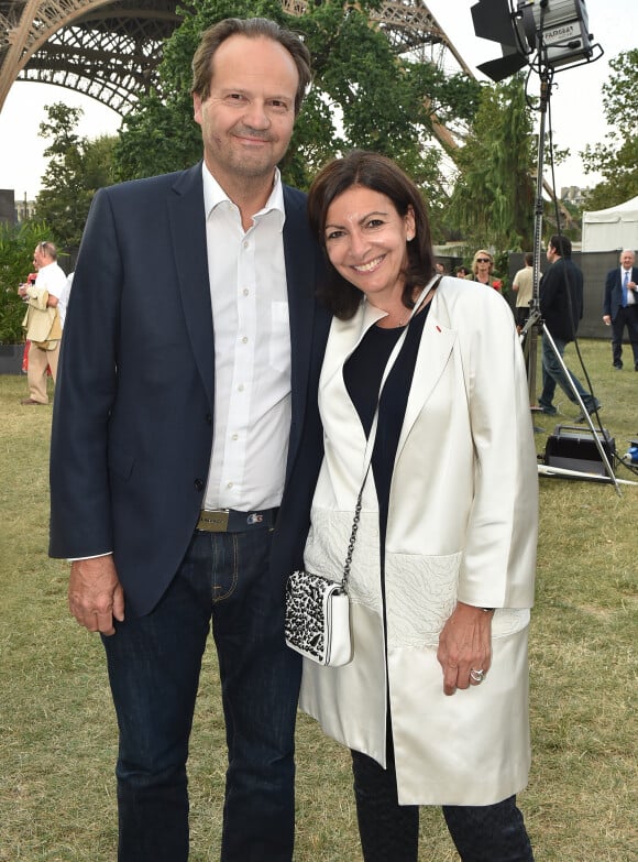 Maire de Paris depuis 2014, elle partage sa vie avec l'homme politique Jean-Marc Germain
Exclusif - Anne Hidalgo et son mari Jean-Marc Germain - People et Backstage du Grand concert de Musique classique du 14 juillet au Champs de Mars à Paris. Le 14 juillet 2018 © Guirec-Gorassini-Veeren / Bestimage 