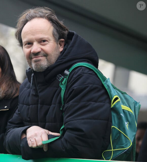 Anne Hidalgo et son mari Jean-Marc Germain assistent en amoureux au Marathon de Paris 2023 le 2 avril 2023.