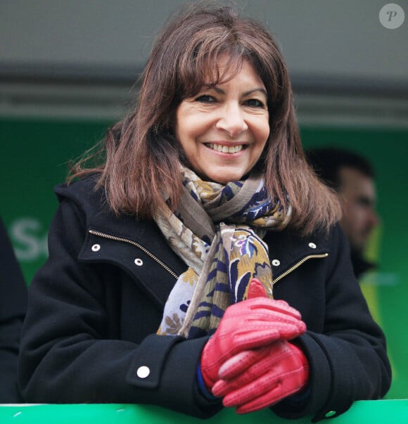 Le compagnon de la Maire de Paris a précisé que sa femme et son fils ont aujourd'hui "les mêmes objectifs"
Anne Hidalgo et son mari Jean-Marc Germain assistent en amoureux au Marathon de Paris 2023 le 2 avril 2023.