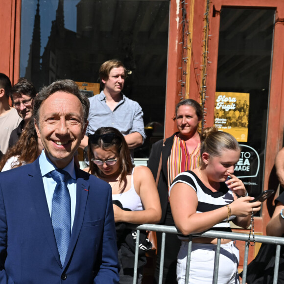 Stéphane Bern dans le cadre d'un voyage axé sur les 40ème Journées européennes du patrimoine à Semur-en-Auxois en Bourgogne, France, le 15 septembre 2023. © Jacques Witt/Pool/Bestimage