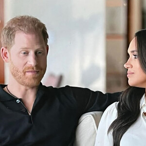 Images du documentaire Netflix "Harry & Meghan". Le prince Harry et Meghan Markle qualifient leurs propres fiançailles de " télé-réalité orchestrée " dans leur documentaire Netflix. Dans le troisième épisode de leur série en six parties, Harry et Meghan affirment que l'annonce de leurs fiançailles en 2017 était une " émission de téléréalité orchestrée ".