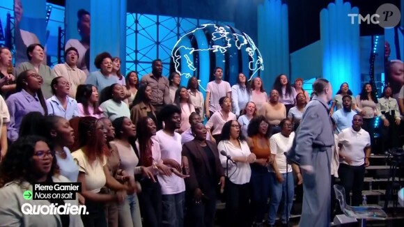 Pierre Garnier est venu interpréter le 3 juin 2024 son titre sur le plateau de "Quotidien", accompagné d'un groupe de gospel