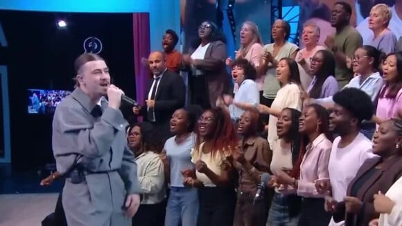 Extrait du passage de Pierre Garnier sur le plateau de "Quotidien" accompagnée du groupe Diamond gospel dont certains membres accusent la production de l'émission de racisme