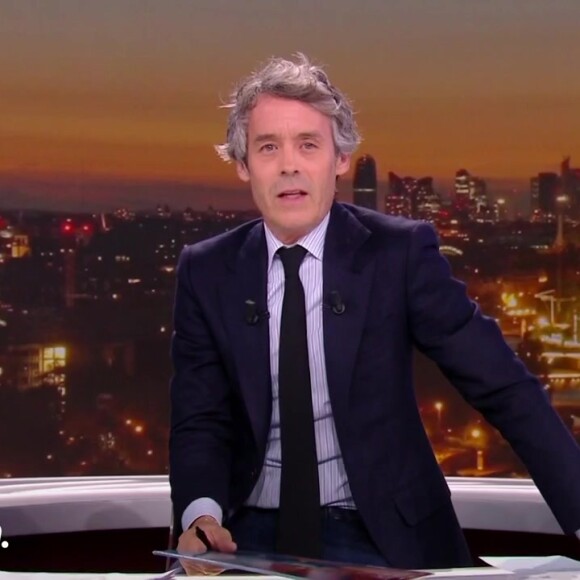 Yann Barthès annonce Pierre Garnier qui va interpréter "Nous on sait" sur le plateau de "Quotidien" accompagné d'un groupe de gospel