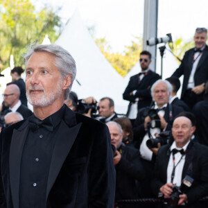 Antoine de Caunes - Montée des marches du film " La plus précieuse des marchandises " lors du 77ème Festival International du Film de Cannes, au Palais des Festivals à Cannes. Le 24 mai 2024 © Olivier Borde / Bestimage 