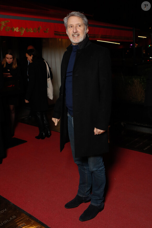 Antoine de Caunes - Arrivées au dîner des nommés des César 2024 au Fouquet's à Paris, France, le 05 février 2024. © Christophe Clovis / Bestimage 