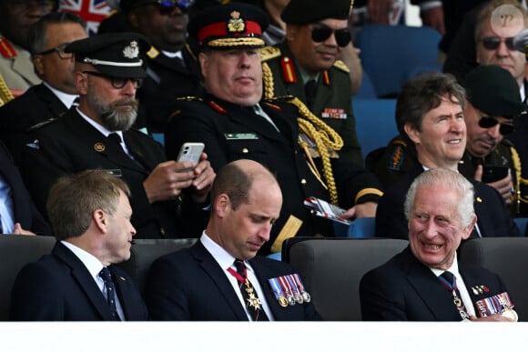 Le prince William de Galles et le roi Charles III d'Angleterre - La famille royale d'Angleterre lors des commémorations du 80ème anniversaire du débarquement (D-Day) à Portsmouth. Le 5 juin 2024 © Dylan Martinez / Pool / Bestimage 