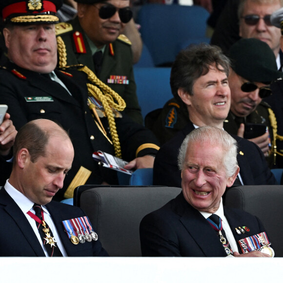 Le prince William de Galles et le roi Charles III d'Angleterre - La famille royale d'Angleterre lors des commémorations du 80ème anniversaire du débarquement (D-Day) à Portsmouth. Le 5 juin 2024 © Dylan Martinez / Pool / Bestimage 