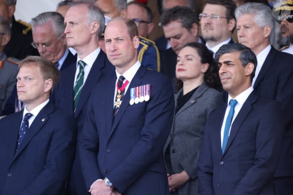 Le prince William était ce mercredi à Portsmouth
Grant Shapps, le prince William de Galles, le Premier ministre britannique Rishi Sunak - La famille royale d'Angleterre lors des commémorations du 80ème anniversaire du débarquement (D-Day) à Portsmouth.