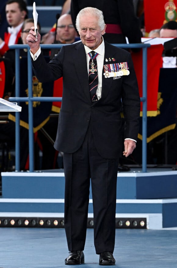 Le roi Charles III d'Angleterre - La famille royale d'Angleterre lors des commémorations du 80ème anniversaire du débarquement (D-Day) à Portsmouth. Le 5 juin 2024 © Dylan Martinez / Pool / Bestimage 