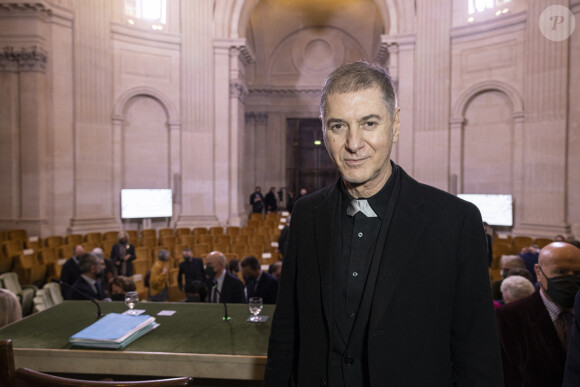 Exclusif - Etienne Daho lors de la remise de sa Grande Médaille Française de la chanson française de l'Académie Française à Paris, France, le 2 décembre 2021. © Olivier Borde/Bestimage