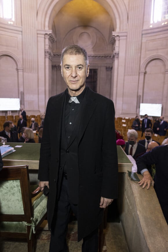 De son côté, Etienne Daho prend cela avec humour
 
Exclusif - Etienne Daho lors de la remise de sa Grande Médaille Française de la chanson française de l'Académie Française à Paris, France, le 2 décembre 2021. © Olivier Borde/Bestimage