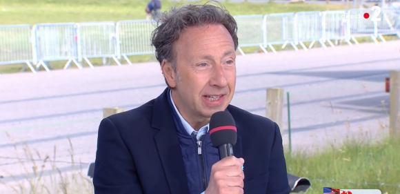 Julian Bugier pose une question surprenante à Stéphane Bern dans son émission spéciale pour les commémorations, le 6 juin 2024, sur France 2