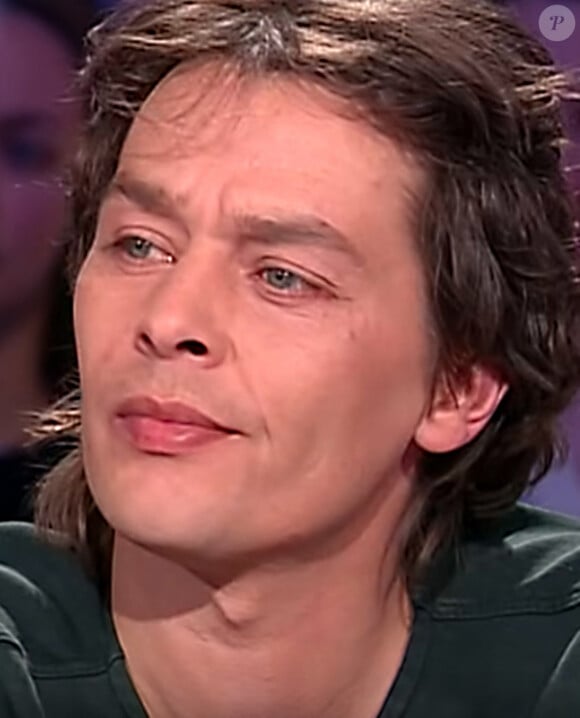 Ari Boulogne (né Christian Aaron Paffgen, fils illégitime d'Alain Delon) dans l'émission "Tout le monde en parle" d'Ardisson en 2001. Ari Boulogne ( fils de la chanteuse Nico, qui a toujours clamé que son père était Alain Delon) est mort chez lui dans le XV eme arrodissement de paris le 20 mai 2023. © Capture TV France 2 via Bestimage 