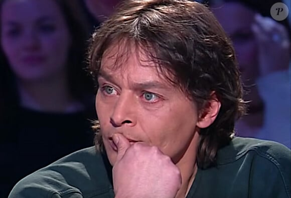 Ari Boulogne (né Christian Aaron Paffgen, fils illégitime d'Alain Delon) dans l'émission "Tout le monde en parle" d'Ardisson en 2001. Ari Boulogne ( fils de la chanteuse Nico, qui a toujours clamé que son père était Alain Delon) est mort chez lui dans le XV eme arrodissement de paris le 20 mai 2023. © Capture TV France 2 via Bestimage 