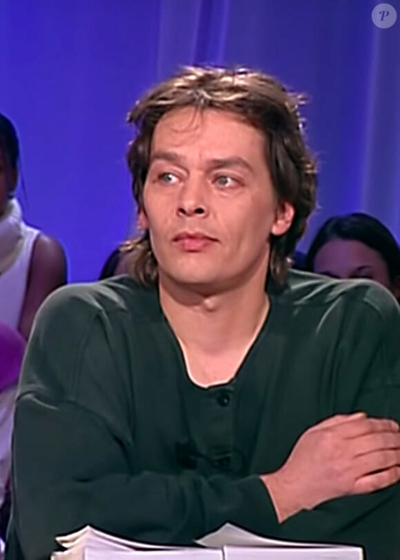 Ari Boulogne (né Christian Aaron Paffgen, fils illégitime d'Alain Delon) dans l'émission "Tout le monde en parle" d'Ardisson en 2001. Ari Boulogne ( fils de la chanteuse Nico, qui a toujours clamé que son père était Alain Delon) est mort chez lui dans le XV eme arrodissement de paris le 20 mai 2023. © Capture TV France 2 via Bestimage 