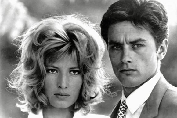 Il faut dire que la ressemblance avec l'acteur est impressionnante. 
Alain Delon, Monica Vitti sur le tournage du film "L'Eclipse" 1962