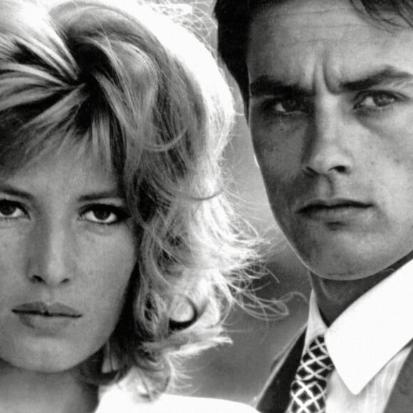 Il faut dire que la ressemblance avec l'acteur est impressionnante. 
Alain Delon, Monica Vitti sur le tournage du film "L'Eclipse" 1962