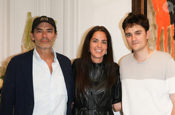 Exclusif - Anthony Delon, Anouchka Delon et Alain-Fabien Delon au cocktail à l'issue de la conférence de presse pour la vente de la collection Alain Delon chez Bonhams Cornette de Saint Cyr à Paris le 19 juin 2023.  © Coadic Guirec/Bestimage 