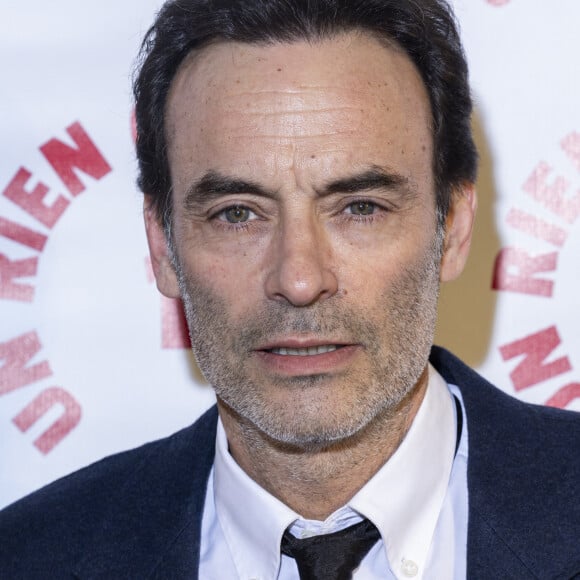 Anthony Delon au photocall des invités au dîner de gala de l'association "Un rien c'est tout" au musée de l'armée aux Invalides à Paris le 7 mars 2024. Un Rien C'est Tout est une association à but non lucratif loi 1901 créée en septembre 2016 et implantée à Bordeaux Depuis 2017, plus de 3,7 millions d'euros de dons collectés pour 270 projets solidaires réalisés, hébergés sous quatre grandes causes : Droit à la dignité, enfance, santé et environnement. Le principe : proposer aux clients des partenaires de donner un euro ou d'arrondir le prix des achats. Tous ces petits riens permettent de gérer de grands projets. © Cyril Moreau / Bestimage 