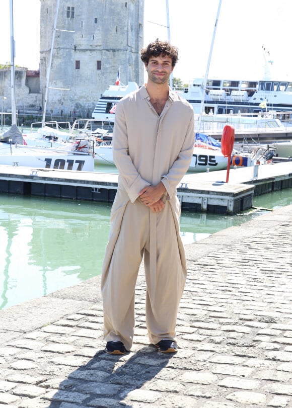 Liam Hellmann - Photocall lors de la 25ème édition du Festival de la Fiction de la Rochelle. Le 13 septembre 2023 © Denis Guignebourg / Bestimage