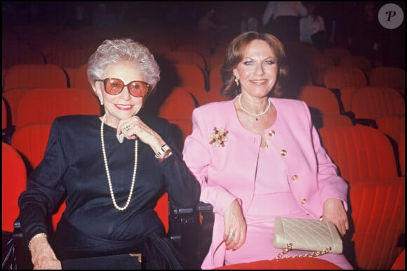 Décès de Patricia Coquatrix, l'Olympia en deuil - Patricia et Paulette Coquatrix sur la scène de l'Olympia aux 100 ans de l'Olympia en 1993