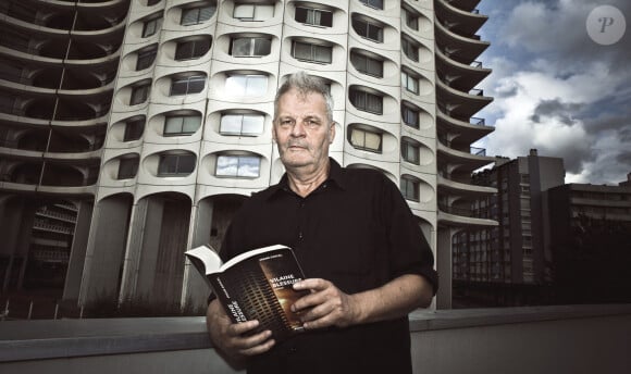 L'auteur compositeur Frank Darcel, ex guitariste du groupe de rock Marquis de Sade et ancien membre du parti breton. Frank Darcel ici avec le roman noir Vilaine Blessure - Photo : Sevrette J/ANDBZ/ABACAPRESS.COM