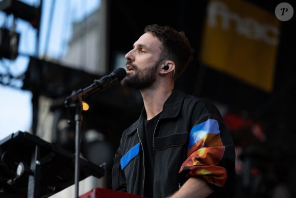 Décès - L’artiste choletais Nino Vella, membre du groupe Rouquine, est décédé à 31 ans - Rouquine en concert lors du festival Fnac Live sur le parvis de l'Hôtel de Ville de Paris. Le 29 juin 2022 © Jérémy Melloul / Bestimage  