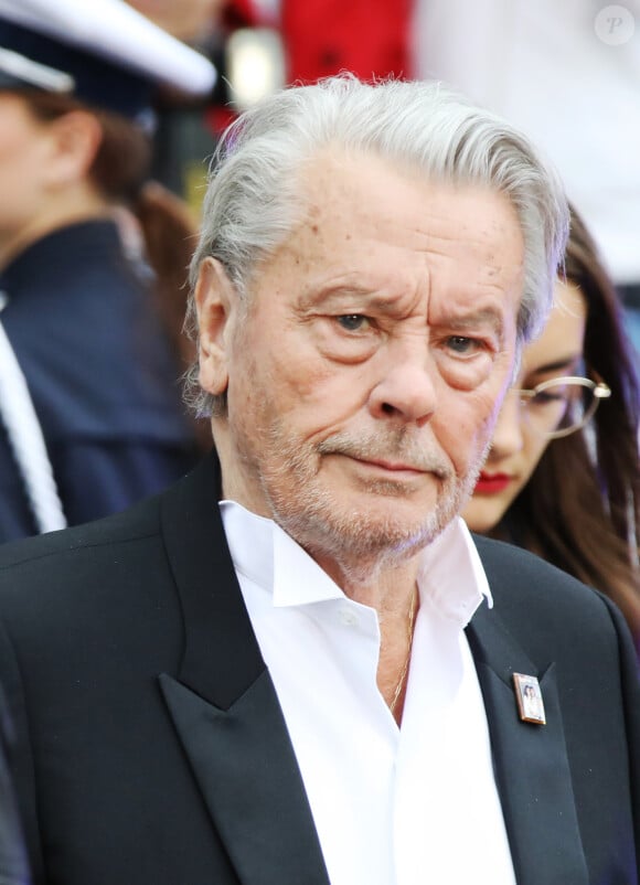 Alain Delon avant l'hommage et la palme d'or d'honneur pour l'ensemble de sa carrière lors du 72eme festival du film de Cannes' le 19 Mai. Photo de Denis Guignebourg/BestImage