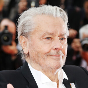 Alain Delon a lui aussi rejoint les étoiles
Alain Delon - Montée des marches du film "A Hidden Life" lors du 72ème Festival International du Film de Cannes. © Denis Guignebourg/Bestimage